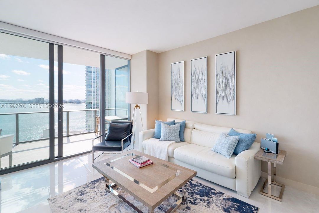 En Venta: $883,000 (2 camas, 3 baños, 1151 Pies cuadrados)