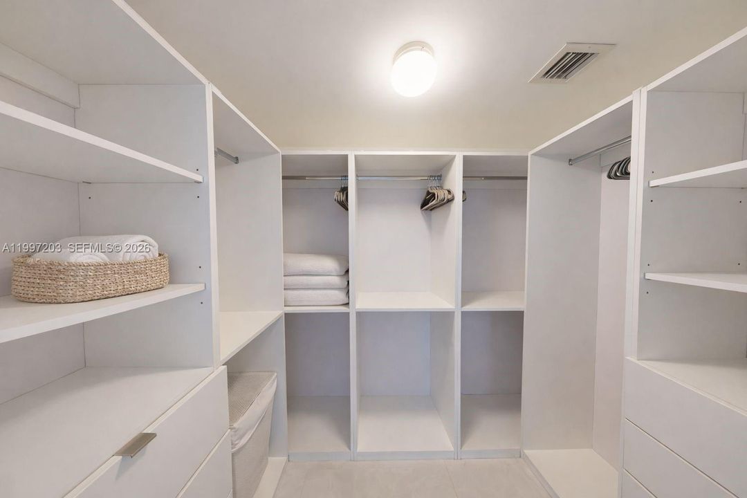 En Venta: $883,000 (2 camas, 3 baños, 1151 Pies cuadrados)