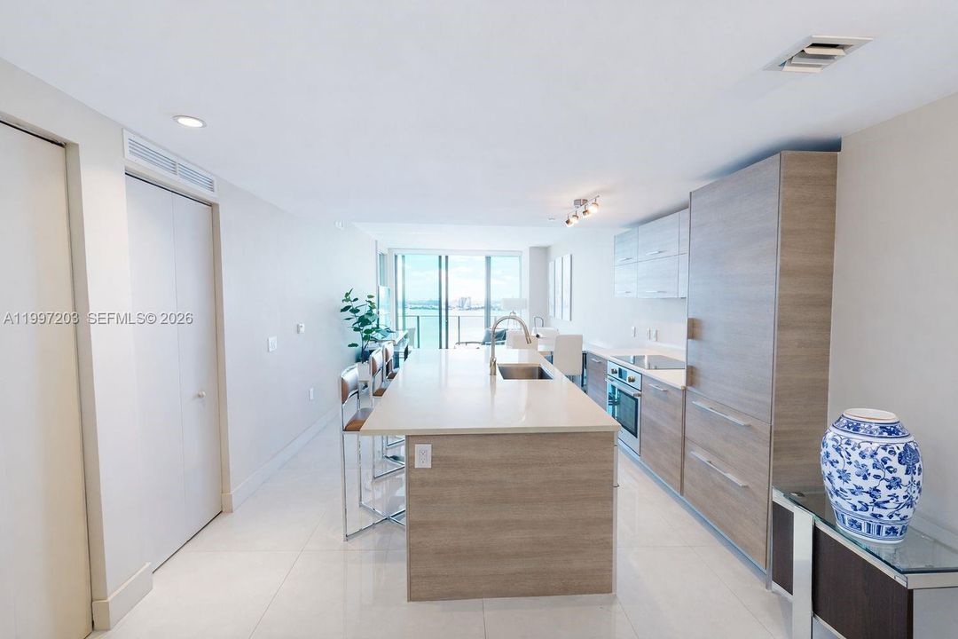 En Venta: $883,000 (2 camas, 3 baños, 1151 Pies cuadrados)