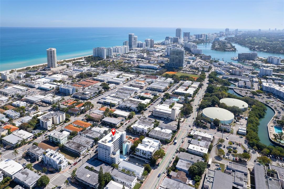For Sale: $225,000 (1 beds, 1 baths, 805 Square Feet)