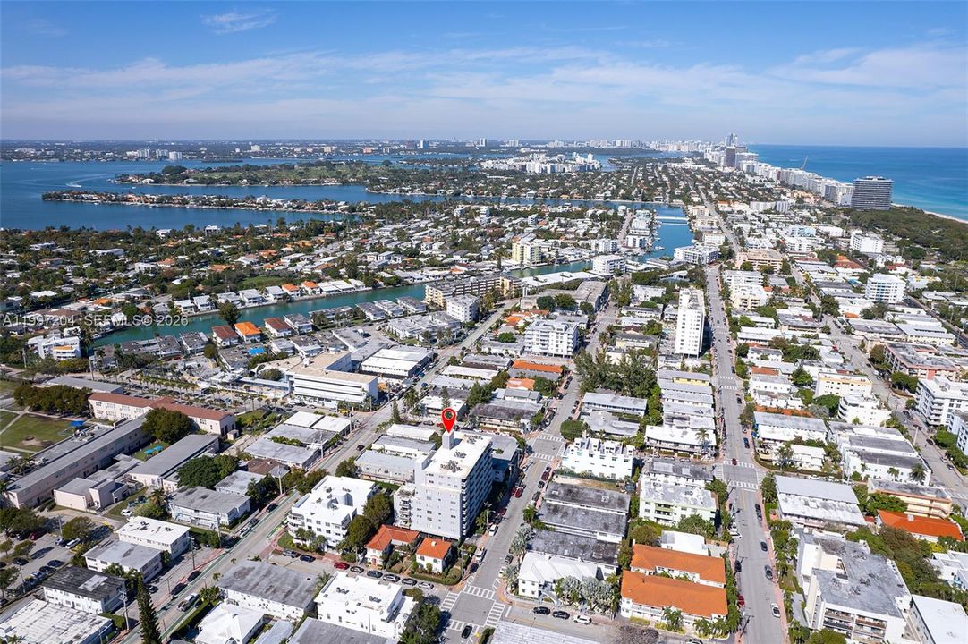 For Sale: $225,000 (1 beds, 1 baths, 805 Square Feet)