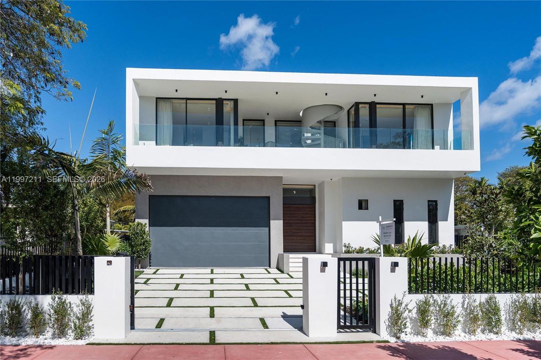 В аренду: $45,000 (5 спален, 5 ванн, 3750 Квадратных фут)