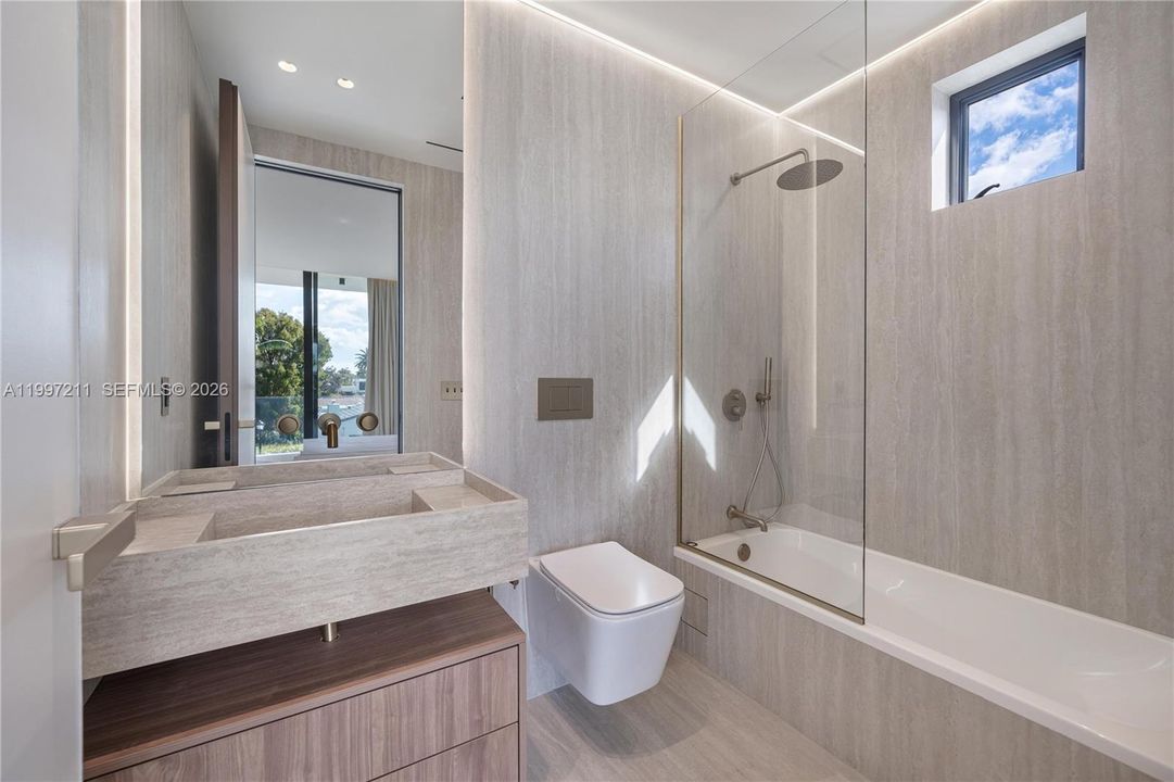 В аренду: $45,000 (5 спален, 5 ванн, 3750 Квадратных фут)