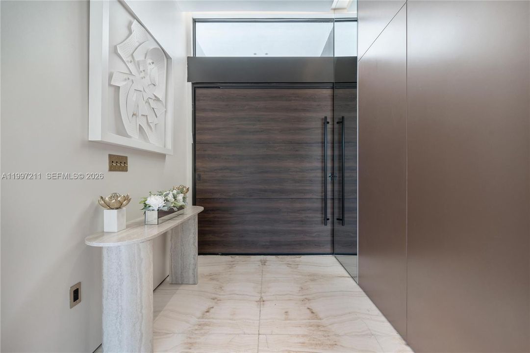 В аренду: $45,000 (5 спален, 5 ванн, 3750 Квадратных фут)