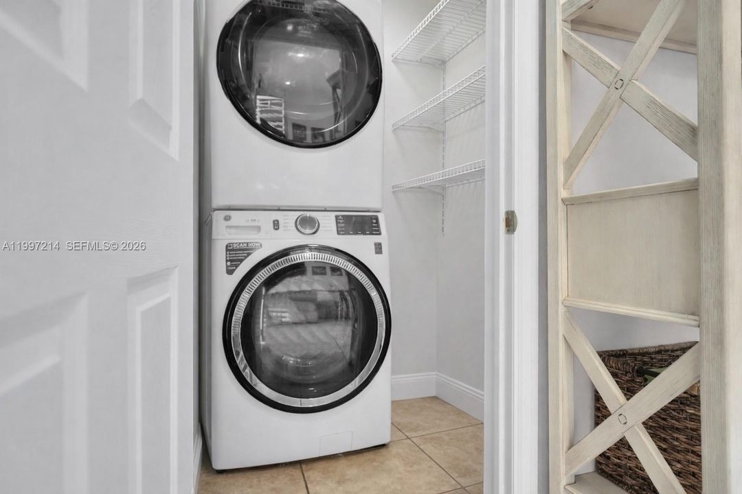Недавно продано: $649,500 (3 спален, 2 ванн, 1384 Квадратных фут)