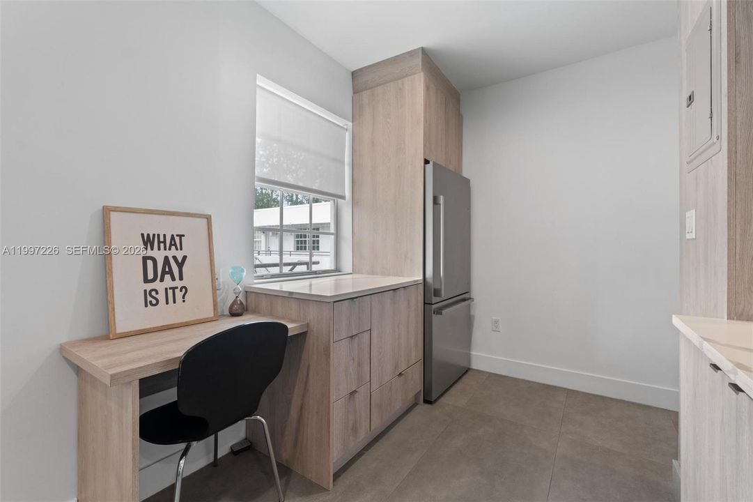 For Sale: $230,000 (1 beds, 1 baths, 613 Square Feet)