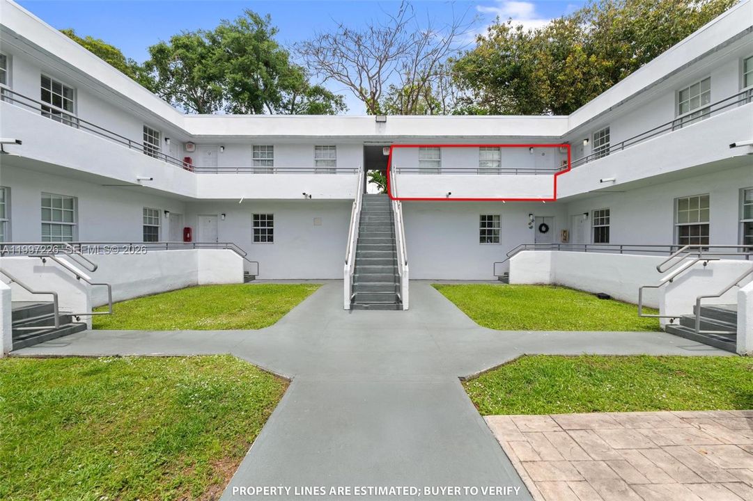 For Sale: $230,000 (1 beds, 1 baths, 613 Square Feet)