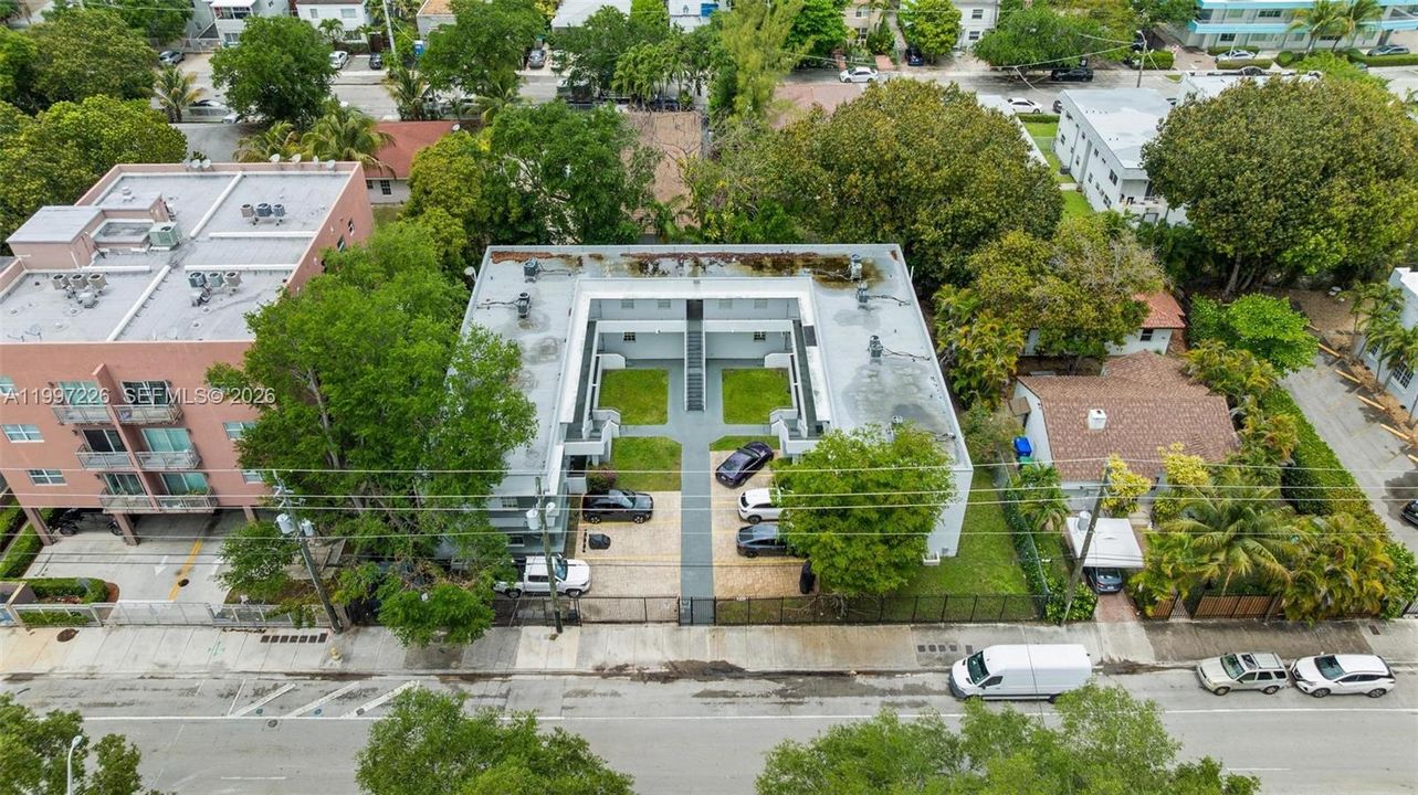 For Sale: $230,000 (1 beds, 1 baths, 613 Square Feet)