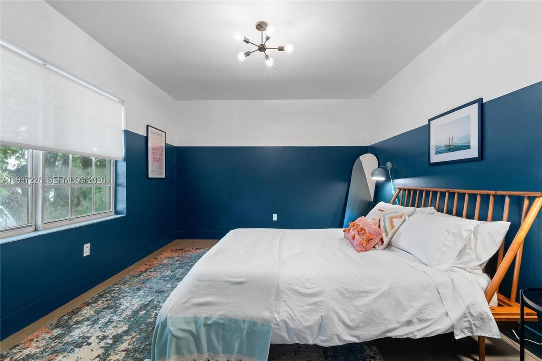 For Sale: $230,000 (1 beds, 1 baths, 613 Square Feet)