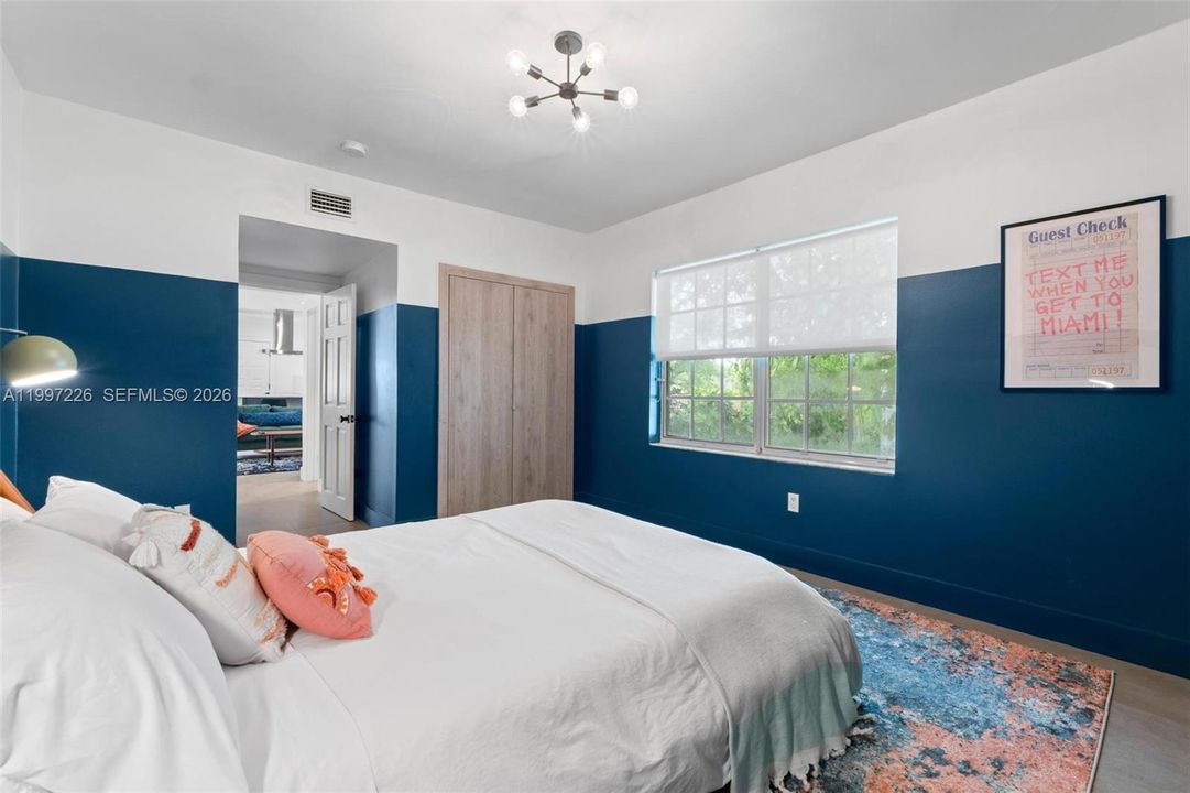 For Sale: $230,000 (1 beds, 1 baths, 613 Square Feet)