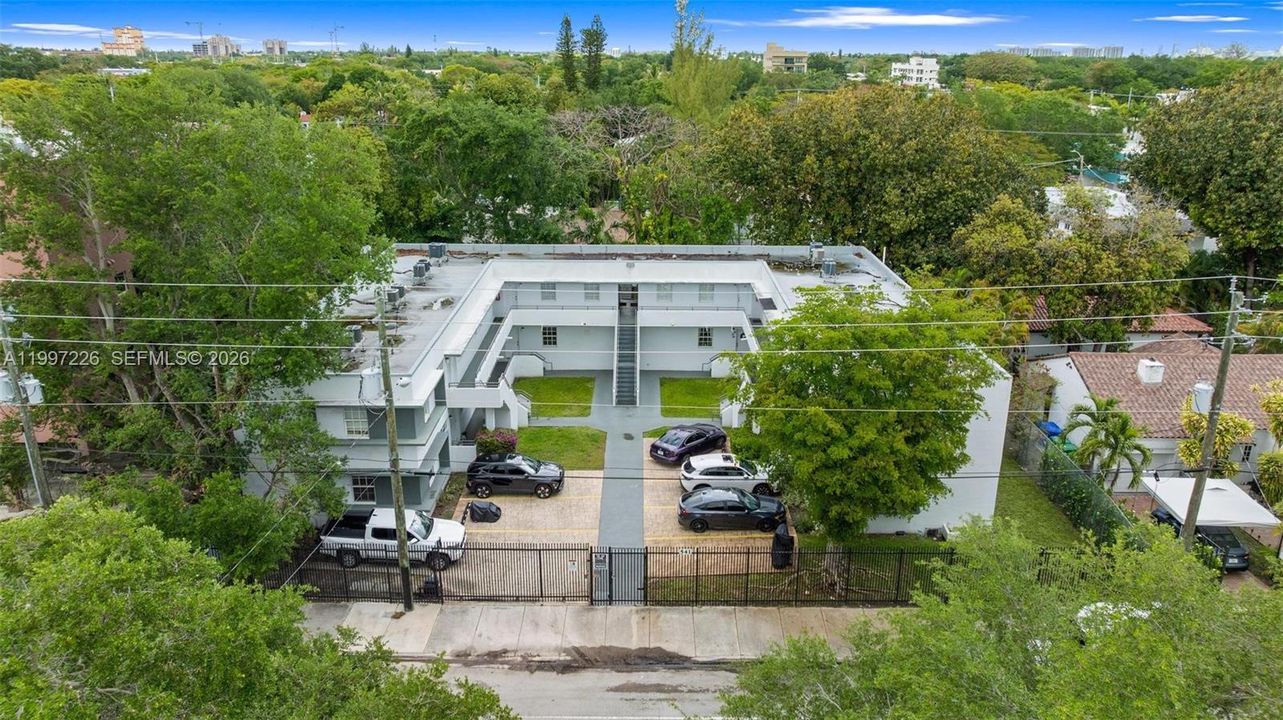 For Sale: $230,000 (1 beds, 1 baths, 613 Square Feet)