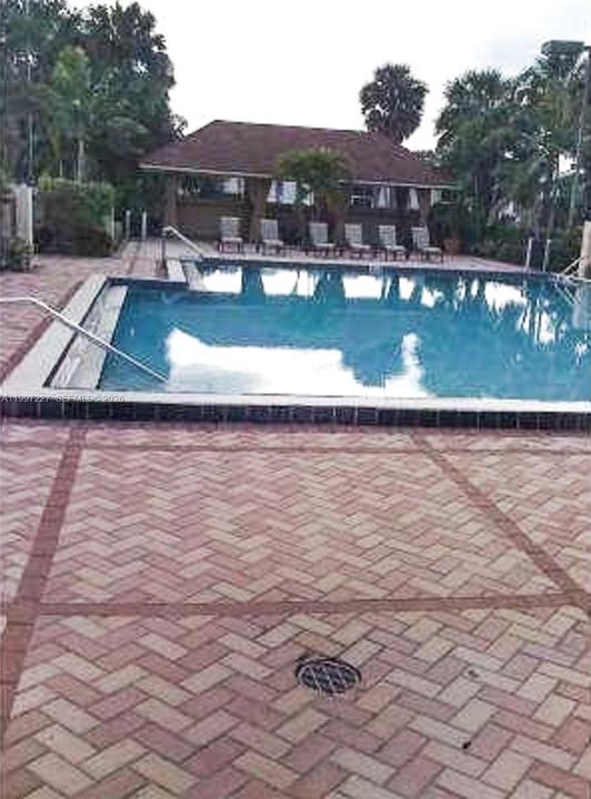 Activo con contrato: $1,950 (2 camas, 2 baños, 1288 Pies cuadrados)