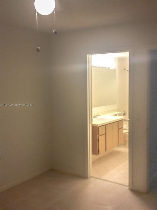 Activo con contrato: $1,950 (2 camas, 2 baños, 1288 Pies cuadrados)