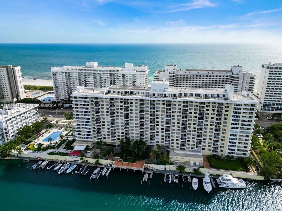 For Sale: $775,000 (2 beds, 2 baths, 1190 Square Feet)