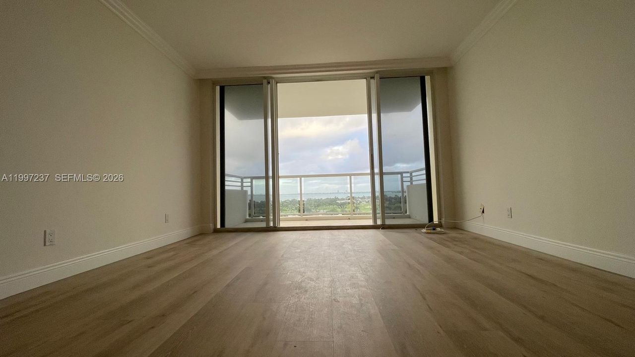 For Sale: $775,000 (2 beds, 2 baths, 1190 Square Feet)