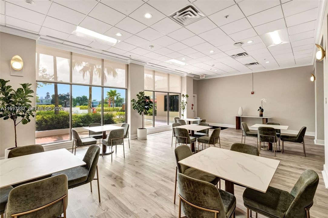 For Sale: $775,000 (2 beds, 2 baths, 1190 Square Feet)