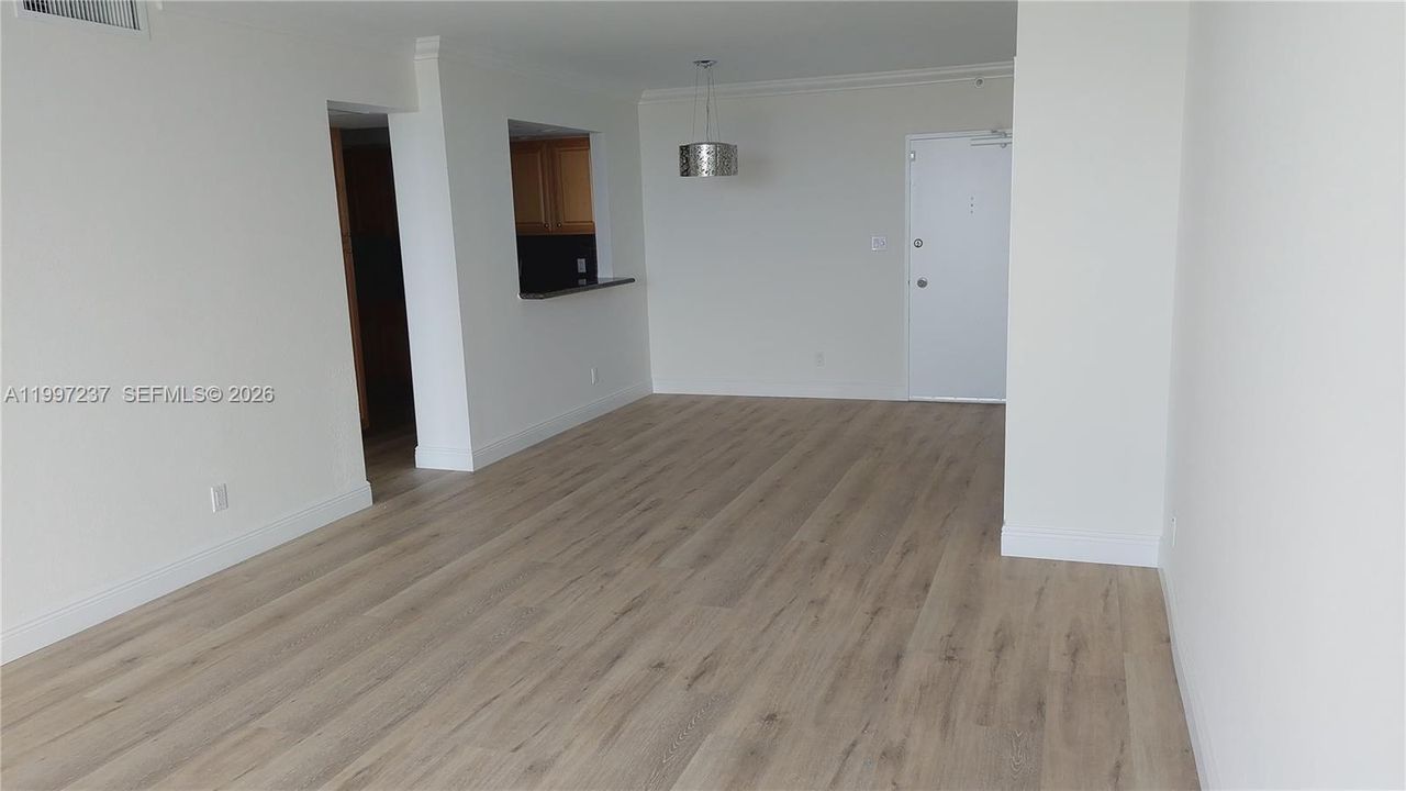 For Sale: $775,000 (2 beds, 2 baths, 1190 Square Feet)