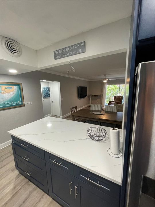 For Rent: $2,800 (2 beds, 1 baths, 842 Square Feet)