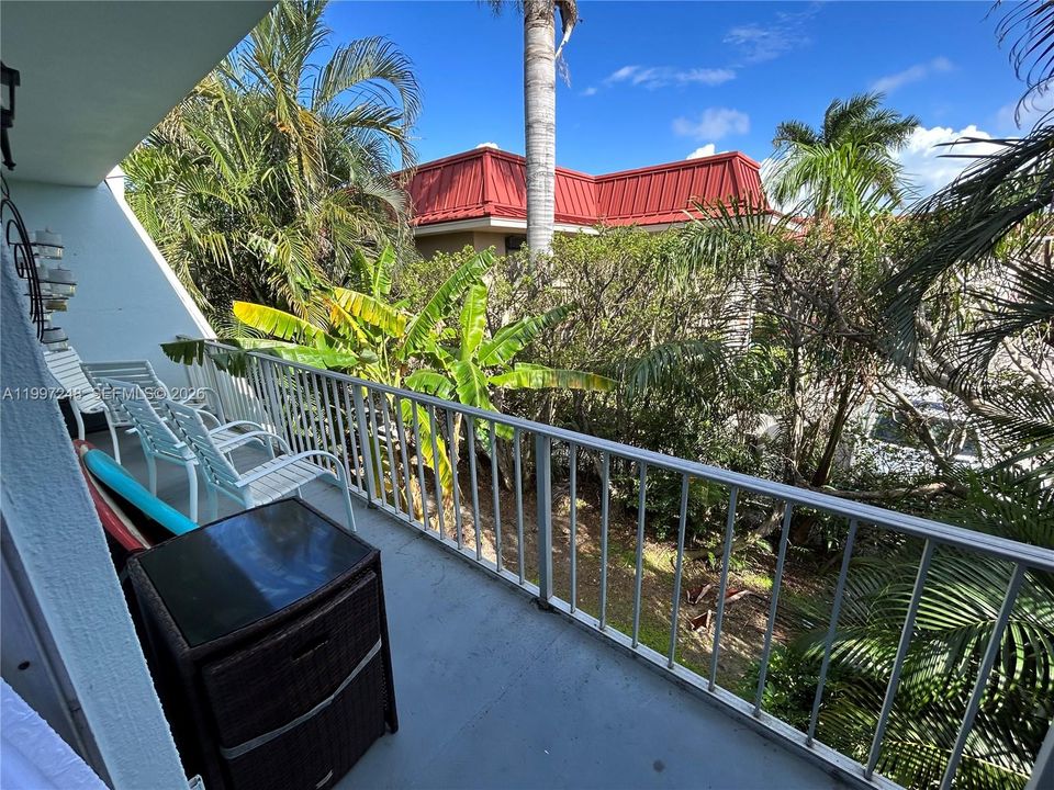 For Rent: $2,800 (2 beds, 1 baths, 842 Square Feet)