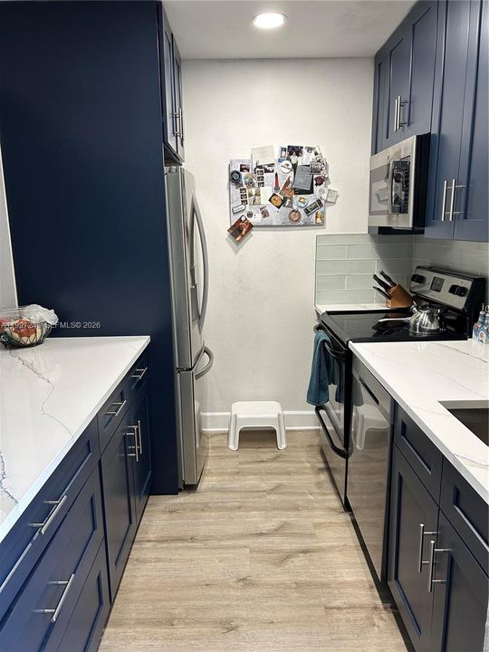 For Rent: $2,800 (2 beds, 1 baths, 842 Square Feet)