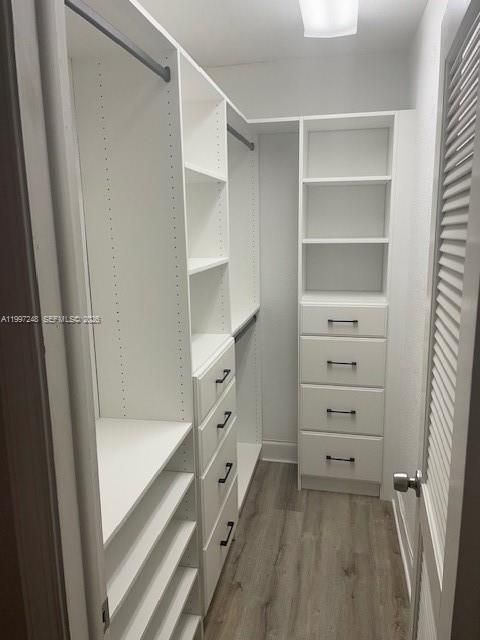 For Rent: $2,800 (2 beds, 1 baths, 842 Square Feet)