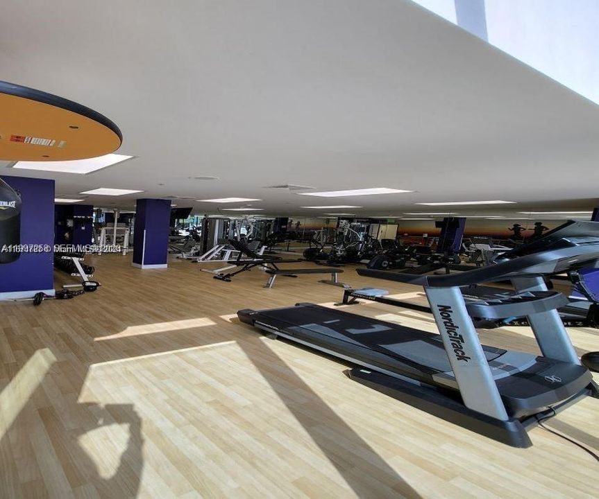Activo con contrato: $289,700 (2 camas, 2 baños, 1158 Pies cuadrados)