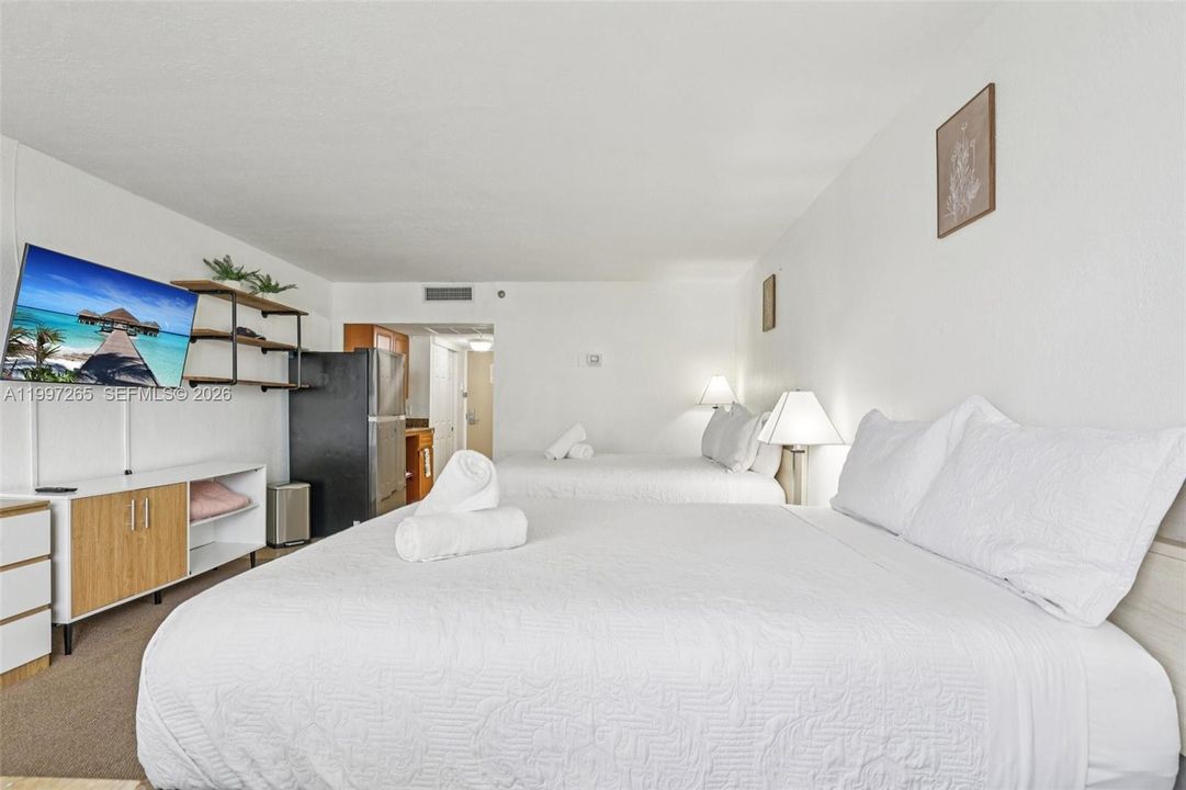 For Sale: $107,500 (0 beds, 1 baths, 410 Square Feet)