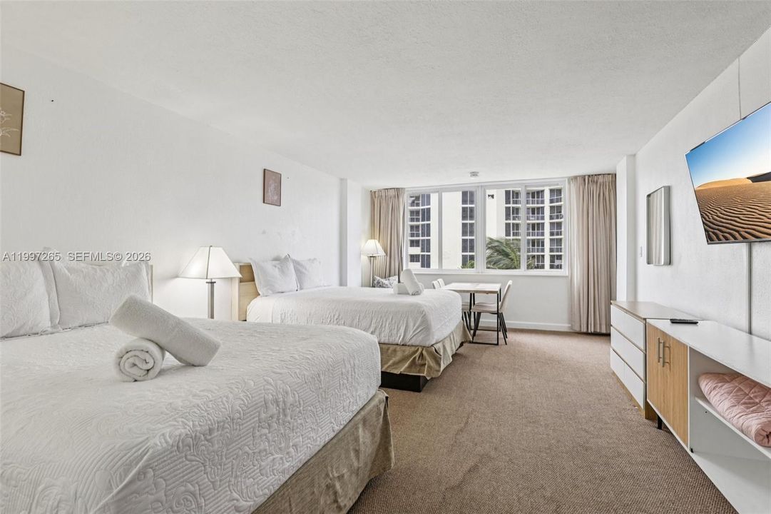For Sale: $107,500 (0 beds, 1 baths, 410 Square Feet)