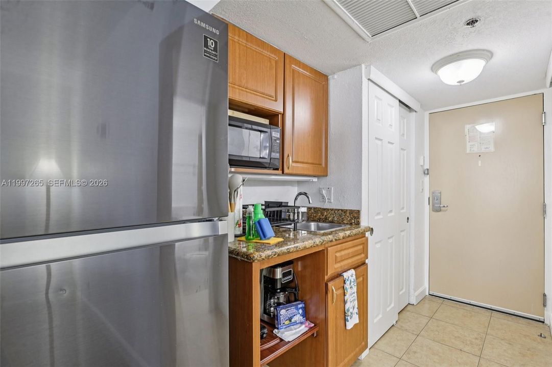 For Sale: $107,500 (0 beds, 1 baths, 410 Square Feet)