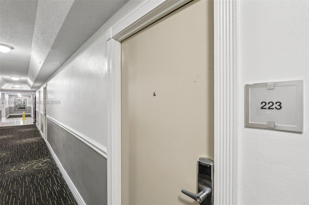 For Sale: $107,500 (0 beds, 1 baths, 410 Square Feet)