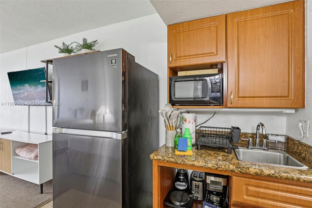 For Sale: $107,500 (0 beds, 1 baths, 410 Square Feet)