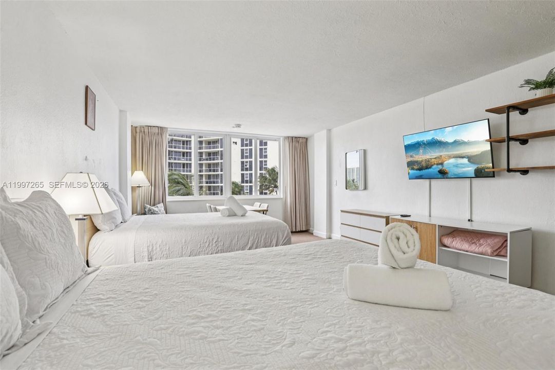 For Sale: $107,500 (0 beds, 1 baths, 410 Square Feet)