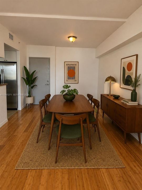 En Venta: $295,000 (2 camas, 2 baños, 940 Pies cuadrados)