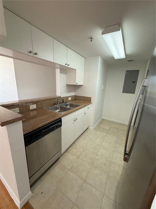 En Venta: $295,000 (2 camas, 2 baños, 940 Pies cuadrados)
