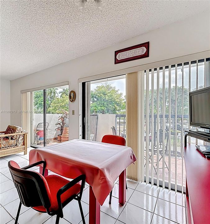 Vendido Recientemente: $254,900 (2 camas, 2 baños, 1170 Pies cuadrados)
