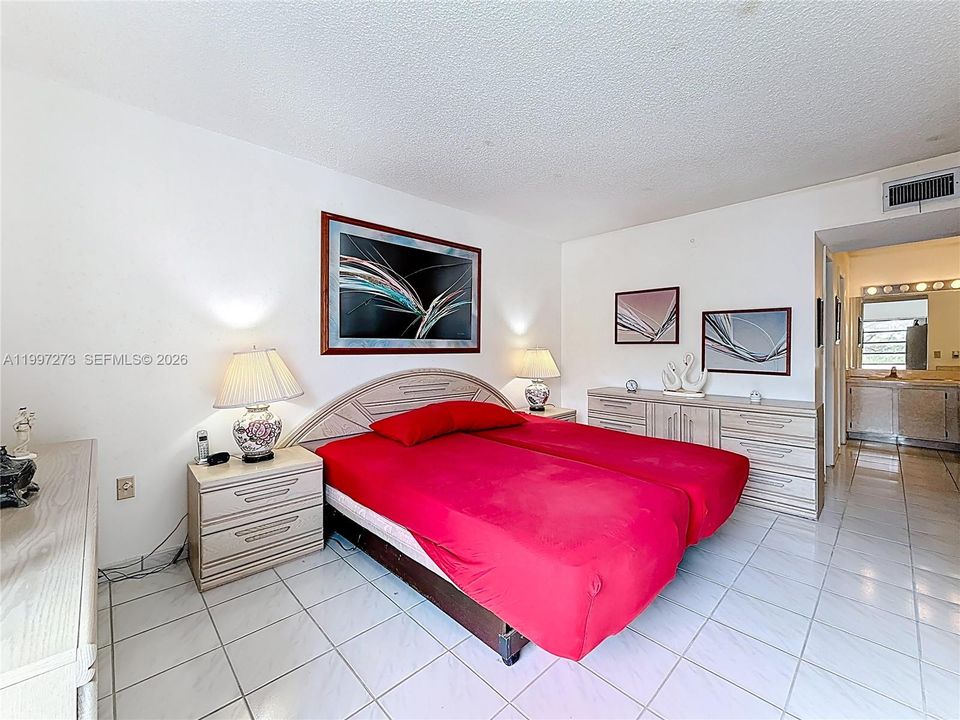Vendido Recientemente: $254,900 (2 camas, 2 baños, 1170 Pies cuadrados)