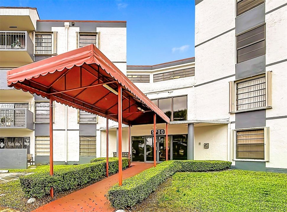 Vendido Recientemente: $254,900 (2 camas, 2 baños, 1170 Pies cuadrados)