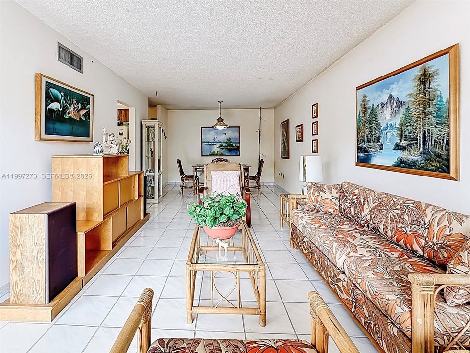 Vendido Recientemente: $254,900 (2 camas, 2 baños, 1170 Pies cuadrados)