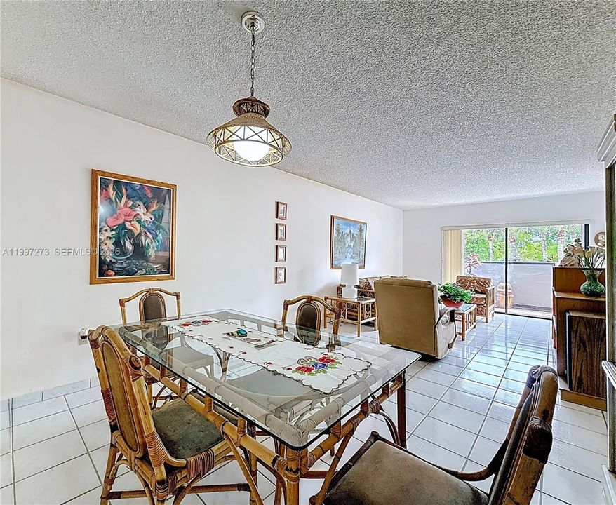 Vendido Recientemente: $254,900 (2 camas, 2 baños, 1170 Pies cuadrados)