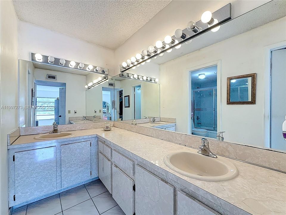 Vendido Recientemente: $254,900 (2 camas, 2 baños, 1170 Pies cuadrados)