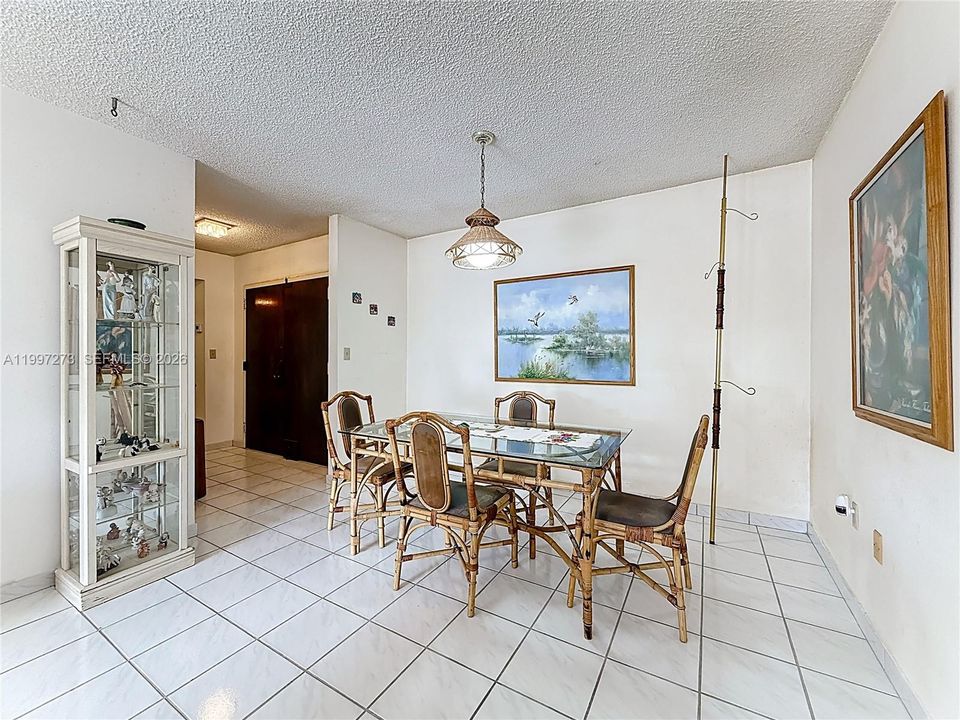 Vendido Recientemente: $254,900 (2 camas, 2 baños, 1170 Pies cuadrados)