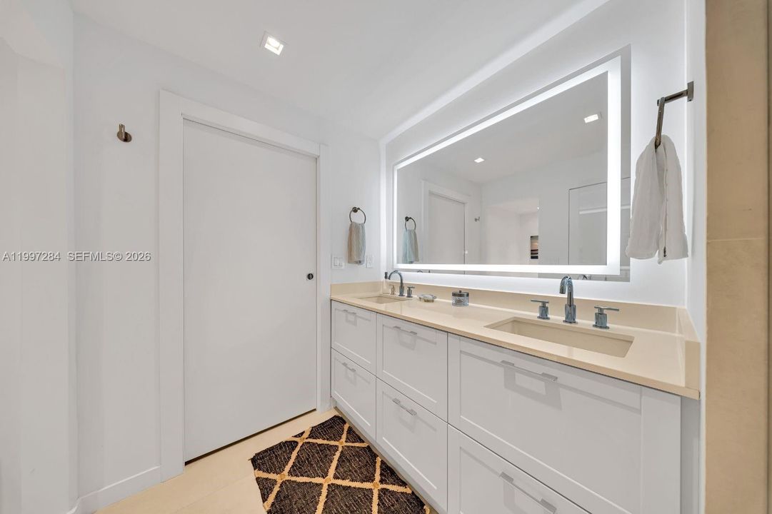 Active With Contract: $5,000 (1 beds, 1 baths, 895 Square Feet)