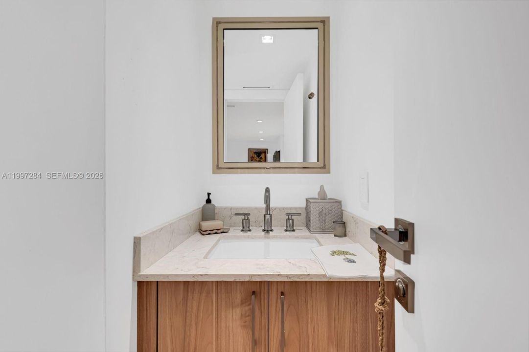 Active With Contract: $5,000 (1 beds, 1 baths, 895 Square Feet)