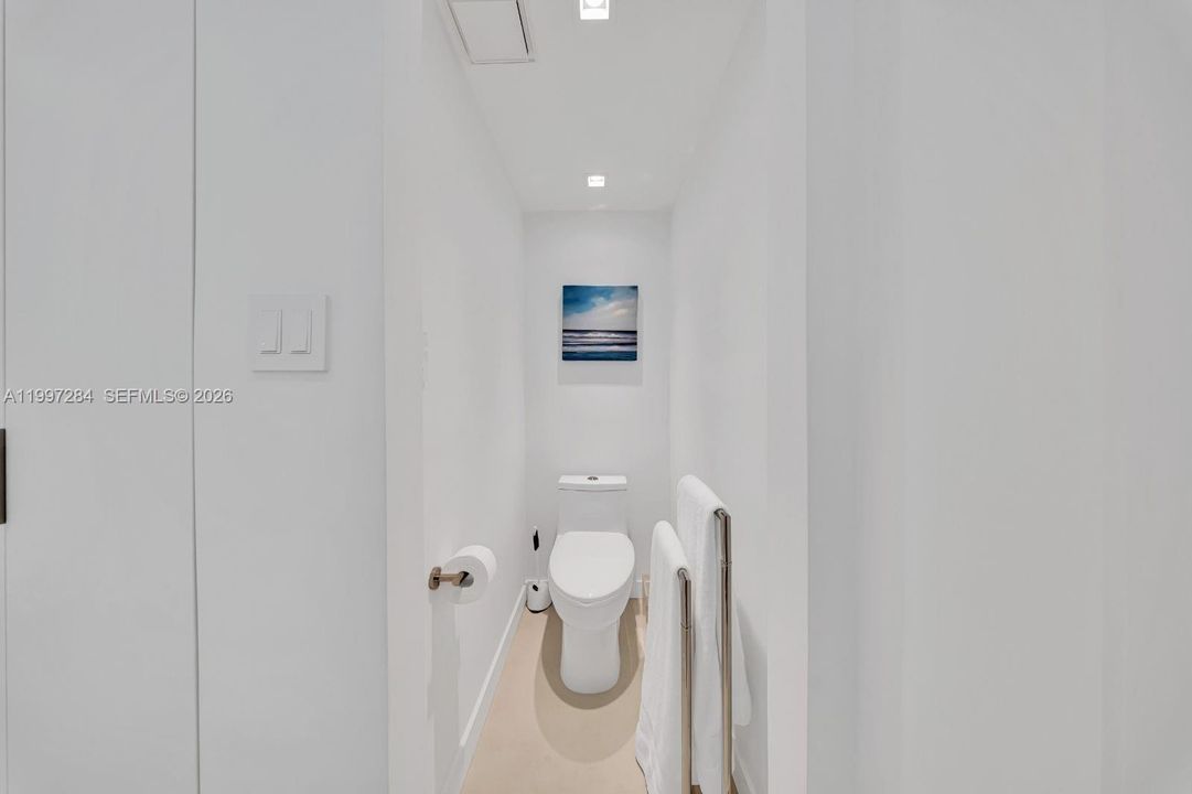 Active With Contract: $5,000 (1 beds, 1 baths, 895 Square Feet)