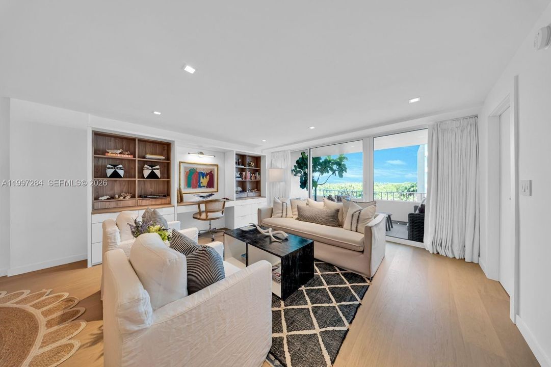 Active With Contract: $5,000 (1 beds, 1 baths, 895 Square Feet)