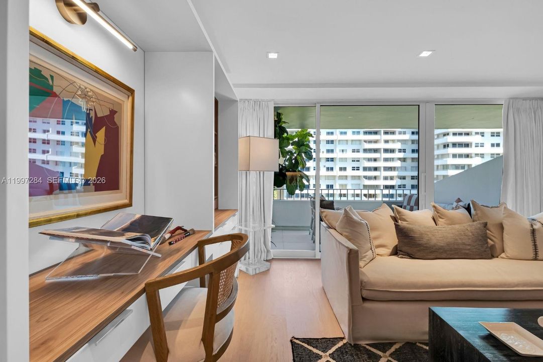 Active With Contract: $5,000 (1 beds, 1 baths, 895 Square Feet)