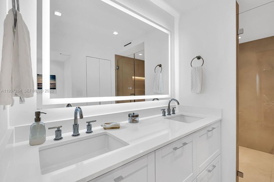 Active With Contract: $5,000 (1 beds, 1 baths, 895 Square Feet)