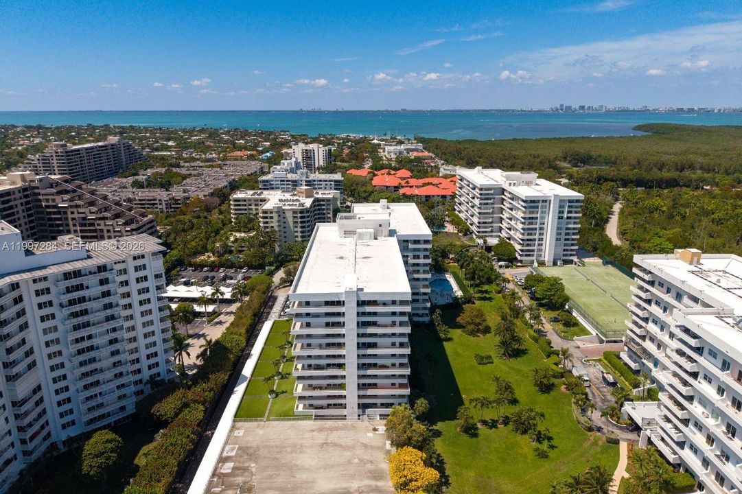 Active With Contract: $5,000 (1 beds, 1 baths, 895 Square Feet)