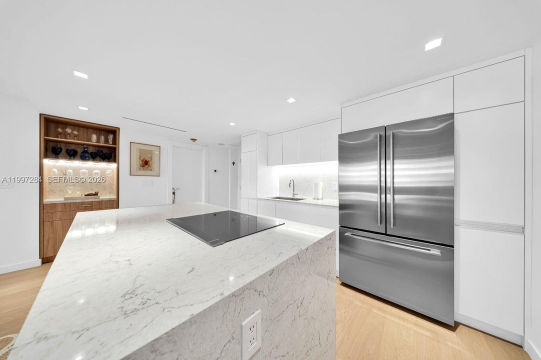 Active With Contract: $5,000 (1 beds, 1 baths, 895 Square Feet)