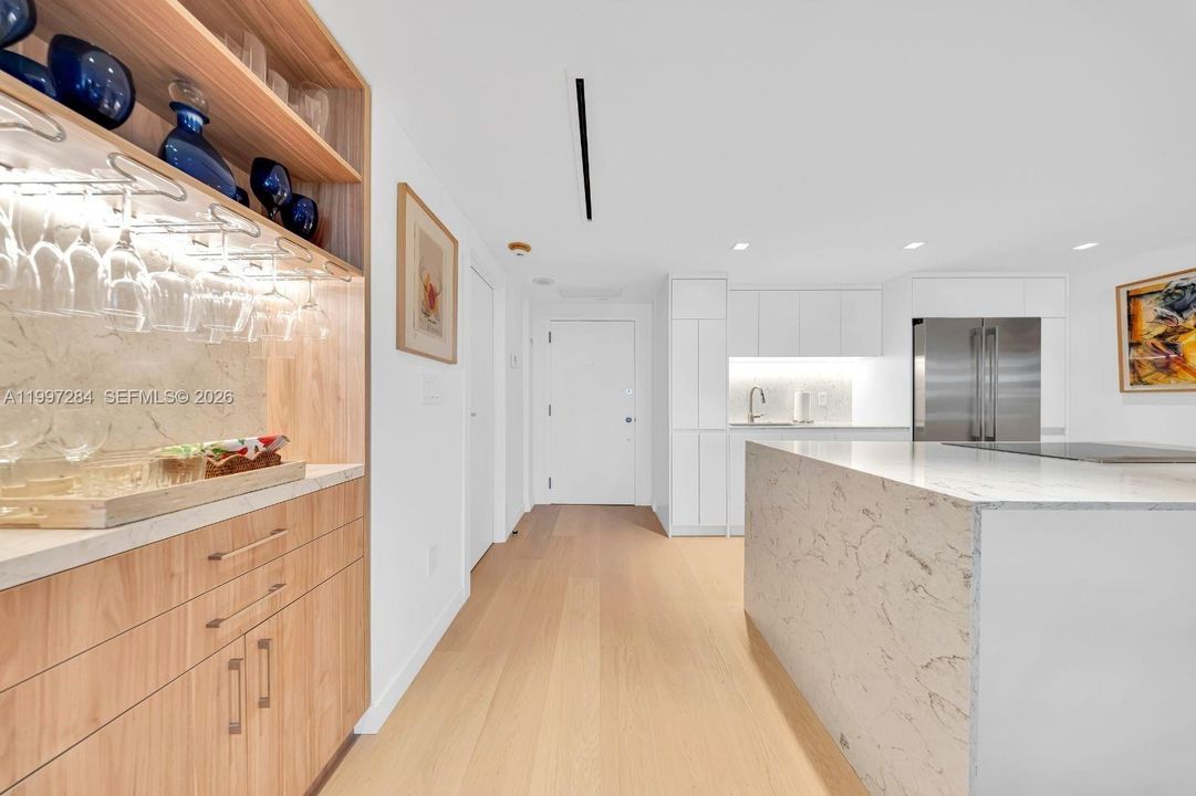 Active With Contract: $5,000 (1 beds, 1 baths, 895 Square Feet)